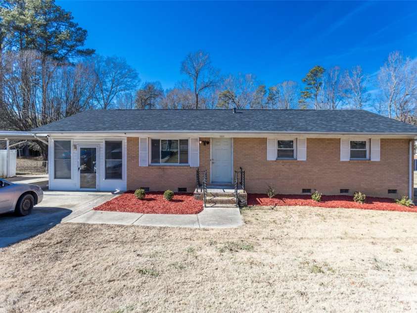 1221 Myrtle School Road, Gastonia, NC 28052.  MLS# CAR4217542, YatesRealty ID 6502. 