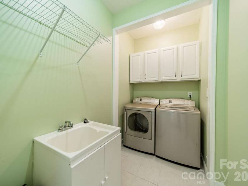 4504 Willow Croft Court, Charlotte, NC 28226.  MLS# CAR4357946, YatesRealty ID 6503. 