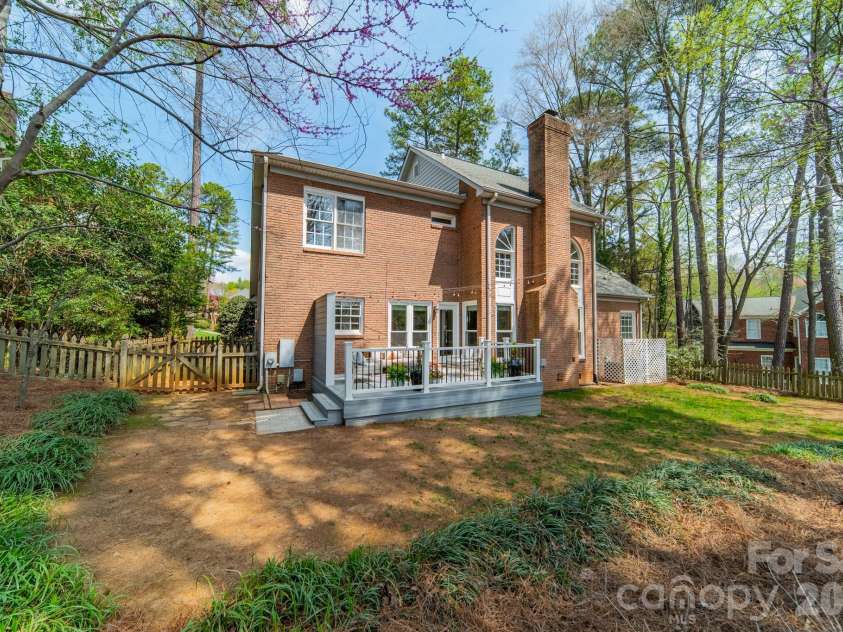 4504 Willow Croft Court, Charlotte, NC 28226.  MLS# CAR4357946, YatesRealty ID 6503. 