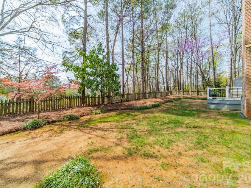 4504 Willow Croft Court, Charlotte, NC 28226.  MLS# CAR4357946, YatesRealty ID 6503. 