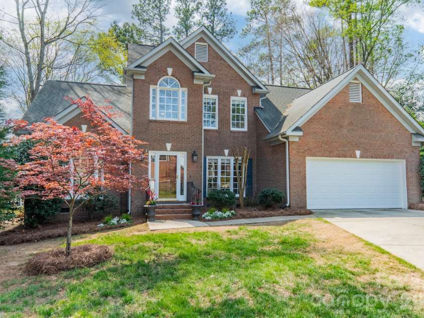 4504 Willow Croft Court, Charlotte, NC 28226.  MLS# CAR4357946, YatesRealty ID 6503. 