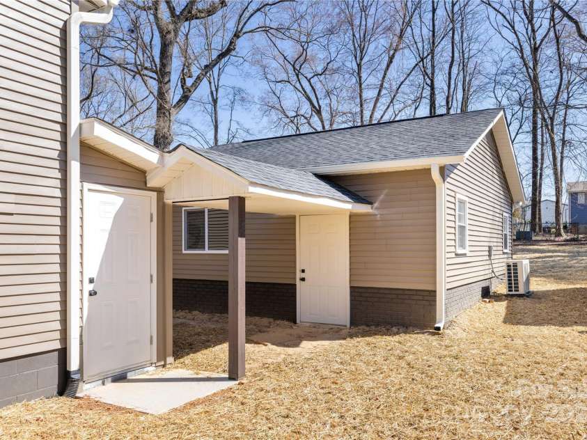 4836 Cheviot Road, Charlotte, NC 28269.  MLS# CAR4228471, YatesRealty ID 6503. 