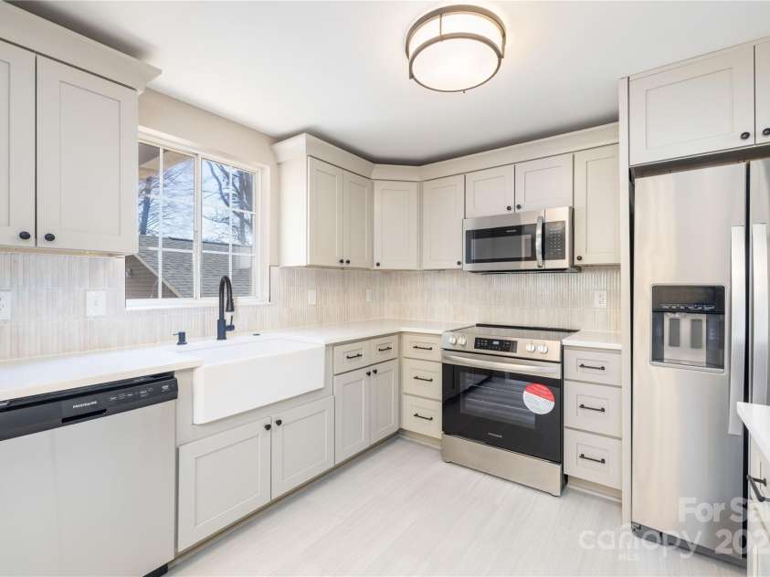 4836 Cheviot Road, Charlotte, NC 28269.  MLS# CAR4228471, YatesRealty ID 6503. Renovated kitchen with california fluted tile backsplash