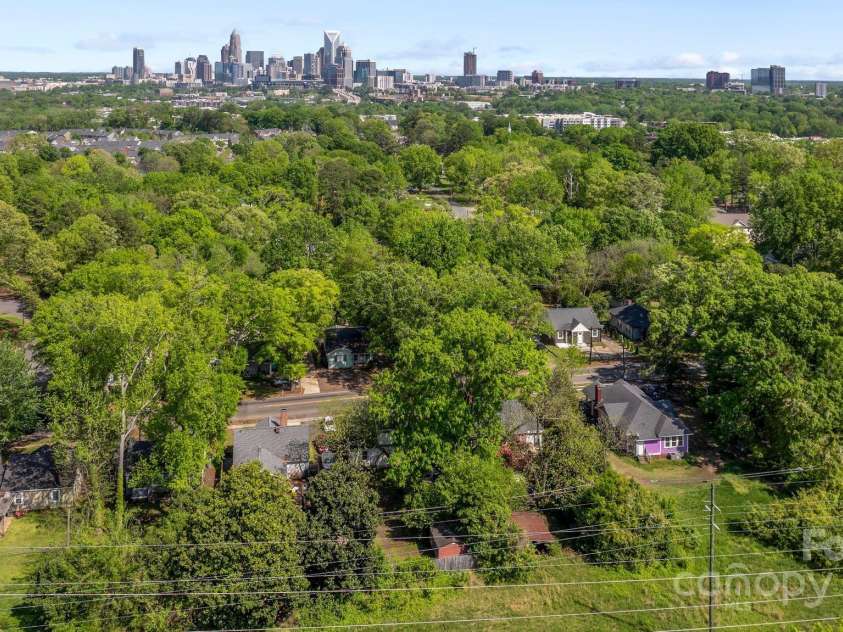 2117 Camp Greene Street, Charlotte, NC 28208.  MLS# CAR4241188, YatesRealty ID 6504. Prime Charlotte location - minutes to everything Uptown has to offer.