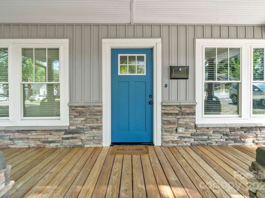 2117 Camp Greene Street, Charlotte, NC 28208.  MLS# CAR4241188, YatesRealty ID 6504. Spacious covered front porch