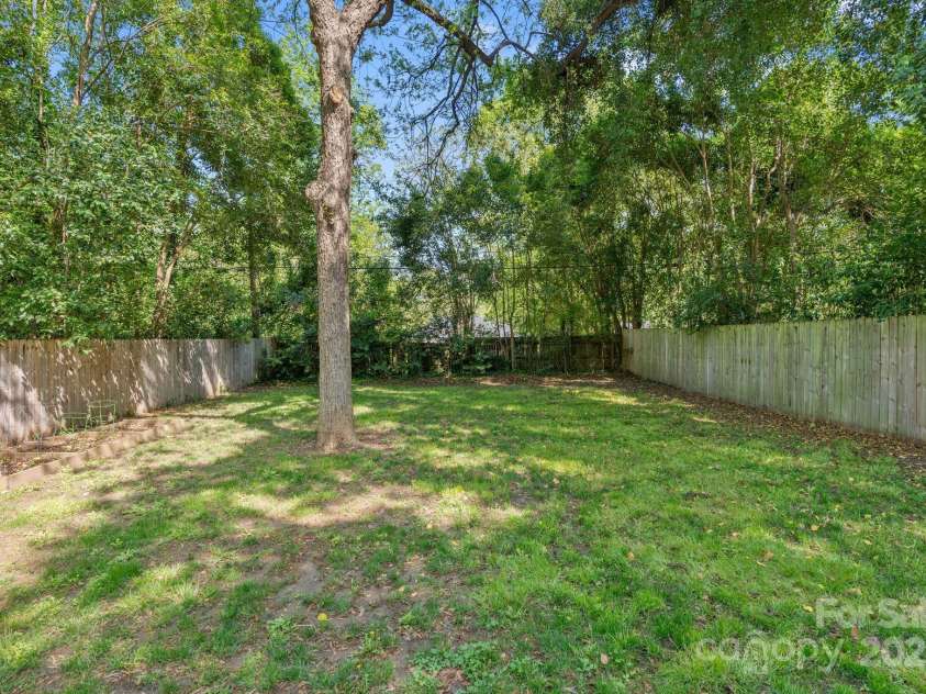 2117 Camp Greene Street, Charlotte, NC 28208.  MLS# CAR4241188, YatesRealty ID 6504. Spacious yard, fully fenced