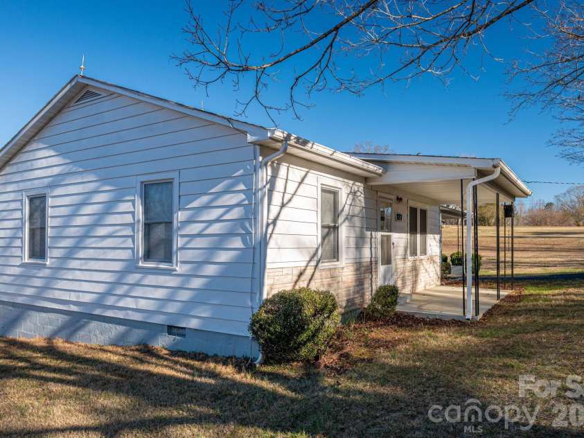 897 Calloway Road, Lincolnton, NC 28092.  MLS# CAR4329478, YatesRealty ID 6504. 