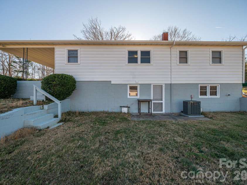 897 Calloway Road, Lincolnton, NC 28092.  MLS# CAR4329478, YatesRealty ID 6504. 
