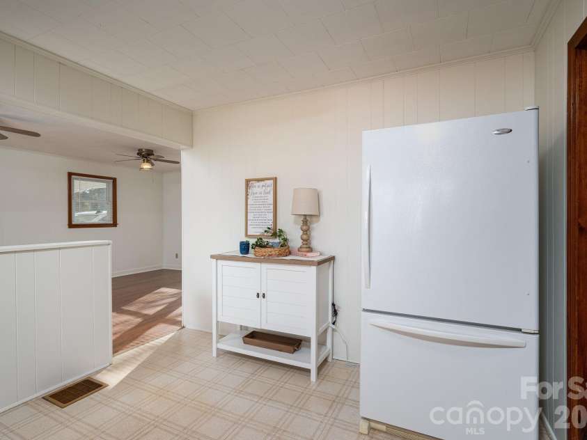 897 Calloway Road, Lincolnton, NC 28092.  MLS# CAR4329478, YatesRealty ID 6504. Kitchen