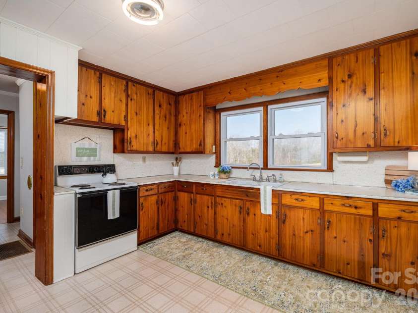 897 Calloway Road, Lincolnton, NC 28092.  MLS# CAR4329478, YatesRealty ID 6504. Kitchen