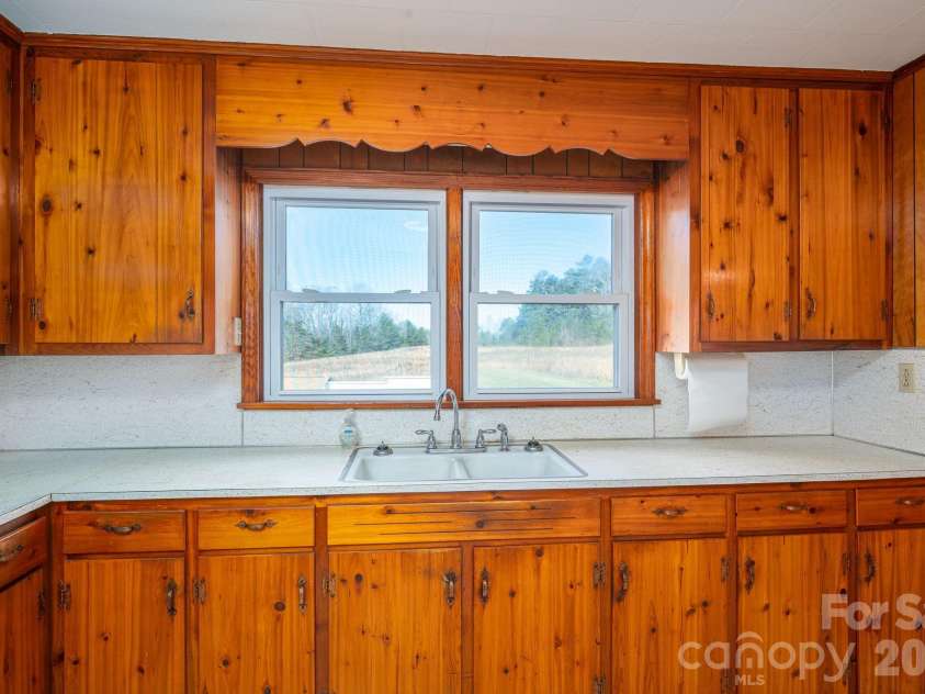 897 Calloway Road, Lincolnton, NC 28092.  MLS# CAR4329478, YatesRealty ID 6504. Kitchen-double window beautiful backyard view