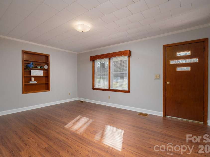 897 Calloway Road, Lincolnton, NC 28092.  MLS# CAR4329478, YatesRealty ID 6504. Living room