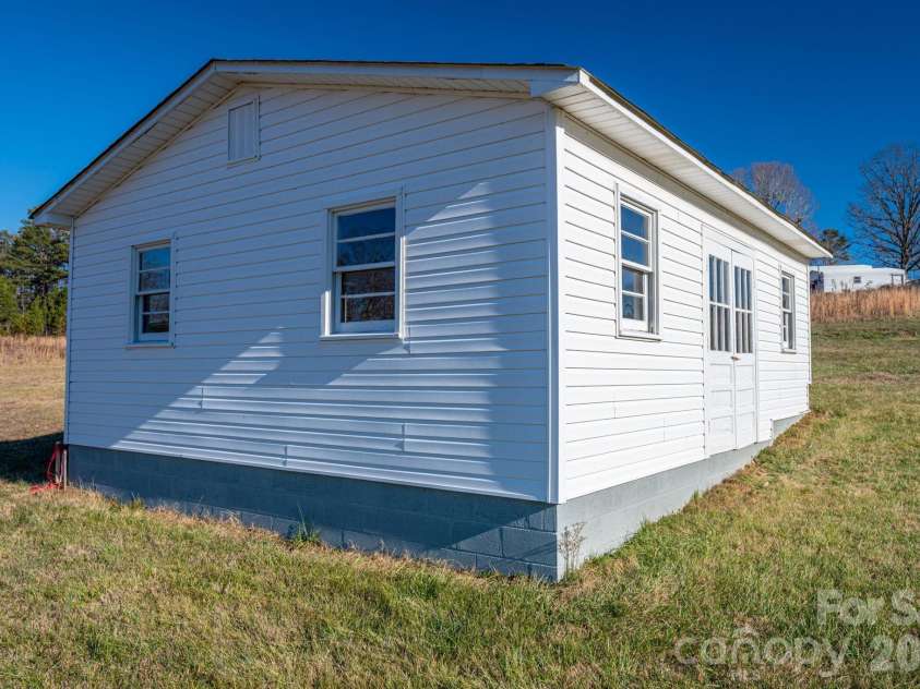 897 Calloway Road, Lincolnton, NC 28092.  MLS# CAR4329478, YatesRealty ID 6504. Workshop
