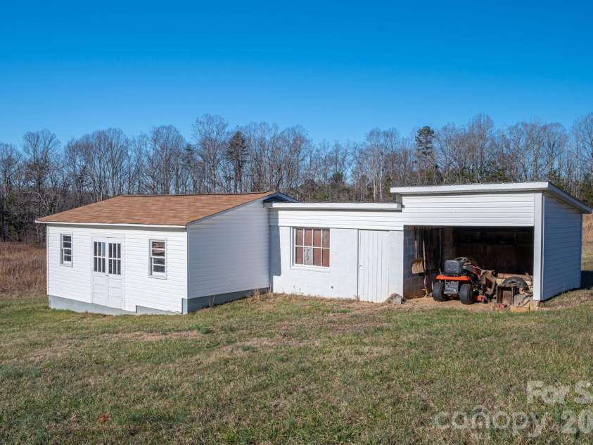 897 Calloway Road, Lincolnton, NC 28092.  MLS# CAR4329478, YatesRealty ID 6504. Workshop