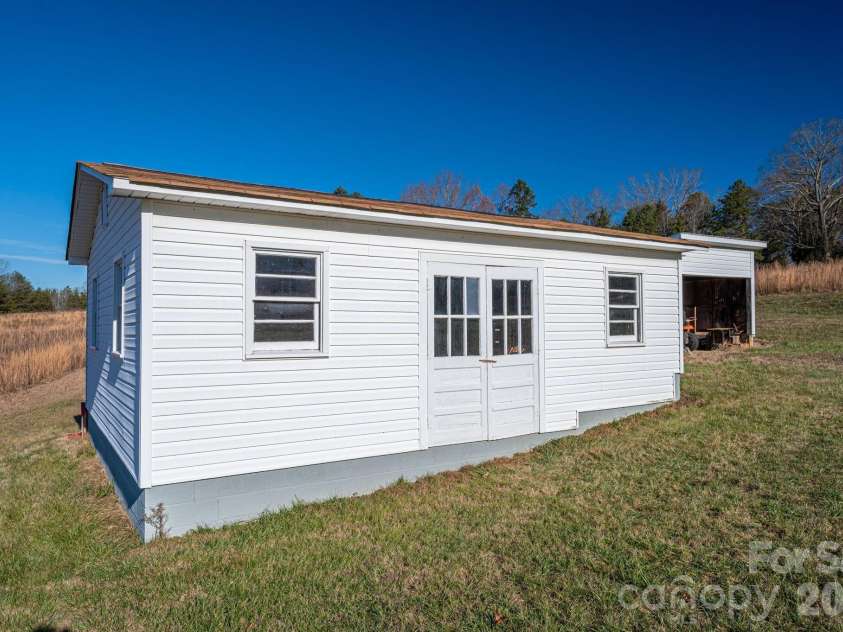 897 Calloway Road, Lincolnton, NC 28092.  MLS# CAR4329478, YatesRealty ID 6504. Workshop