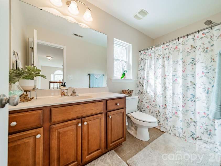 149 EdgeHill Drive, Fort Mill, SC 29715.  MLS# CAR4359843, YatesRealty ID 6507. Full bathroom