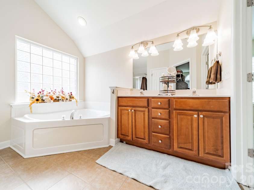149 EdgeHill Drive, Fort Mill, SC 29715.  MLS# CAR4359843, YatesRealty ID 6507. Primary bathroom