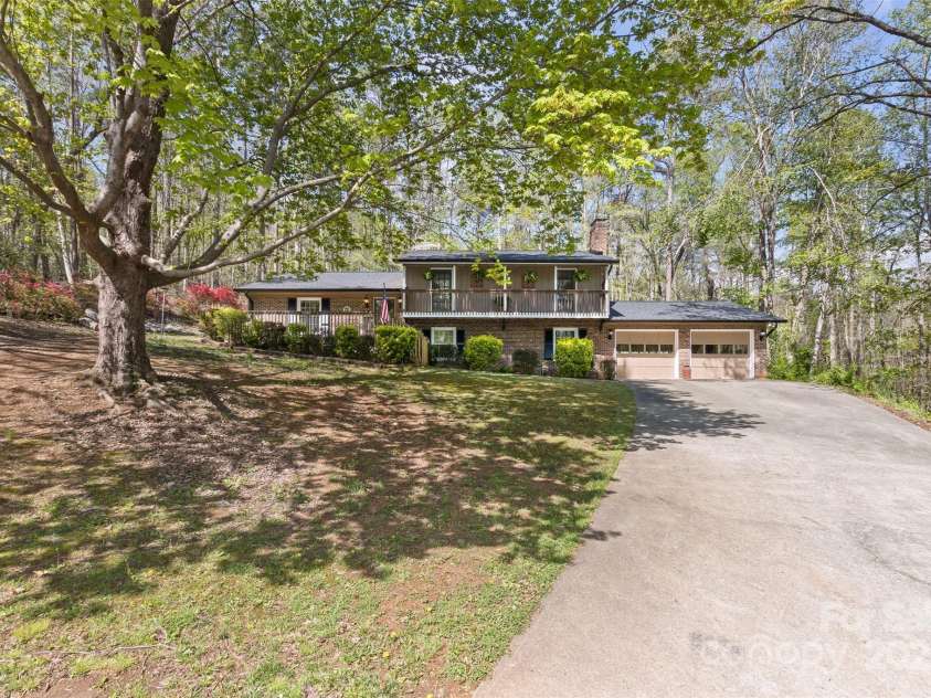 3474 Crestwood Drive, Morganton, NC 28655.  MLS# CAR4245149, YatesRealty ID 6508. Cul-de-sac location with easy in/out.