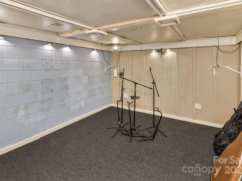3474 Crestwood Drive, Morganton, NC 28655.  MLS# CAR4245149, YatesRealty ID 6508. Lower level studio. Ceiling heights below 7 ft.