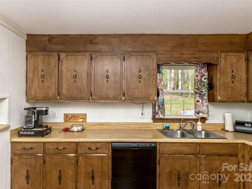 3474 Crestwood Drive, Morganton, NC 28655.  MLS# CAR4245149, YatesRealty ID 6508. Overlooks a private backyard.