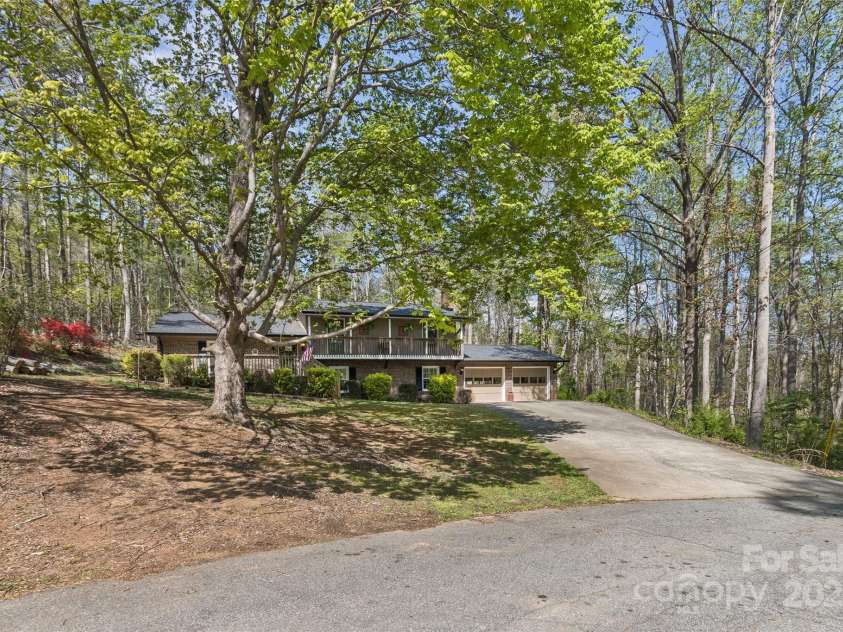 3474 Crestwood Drive, Morganton, NC 28655.  MLS# CAR4245149, YatesRealty ID 6508. Private cul-de-sac location.