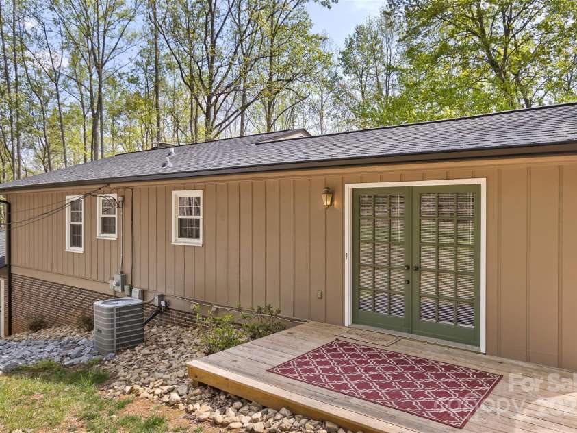3474 Crestwood Drive, Morganton, NC 28655.  MLS# CAR4245149, YatesRealty ID 6508. Private/new deck off of dining room.