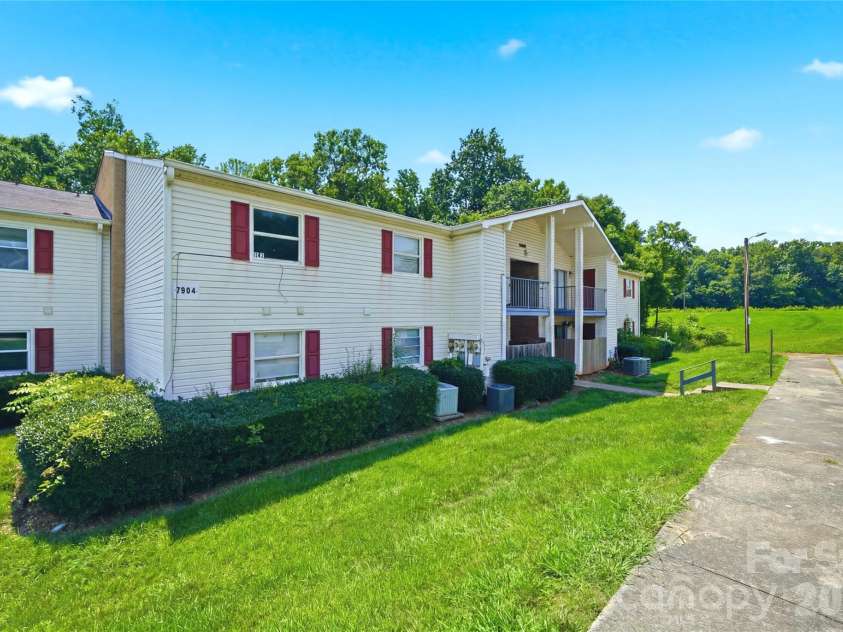 7984 Shady Oak Trail, Charlotte, NC 28210.  MLS# CAR4398216, YatesRealty ID 6509. 