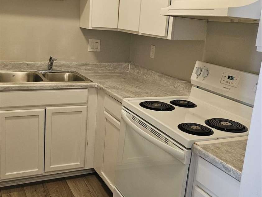 7984 Shady Oak Trail, Charlotte, NC 28210.  MLS# CAR4398216, YatesRealty ID 6509. 