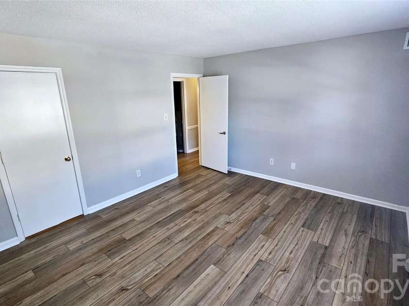 7984 Shady Oak Trail, Charlotte, NC 28210.  MLS# CAR4398216, YatesRealty ID 6509. 