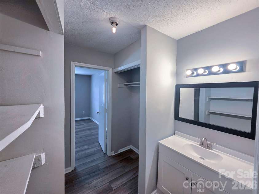 7984 Shady Oak Trail, Charlotte, NC 28210.  MLS# CAR4398216, YatesRealty ID 6509. 