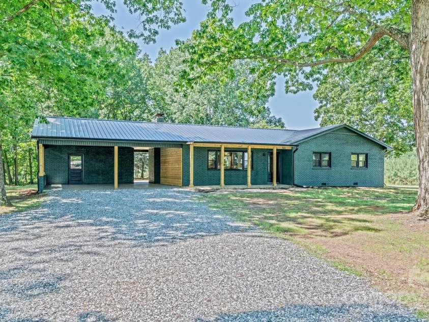 155 Mcallister Road, Statesville, NC 28625.  MLS# CAR4273725, YatesRealty ID 6510. 