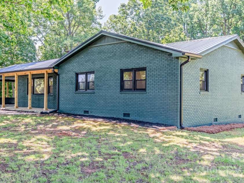 155 Mcallister Road, Statesville, NC 28625.  MLS# CAR4273725, YatesRealty ID 6510. 