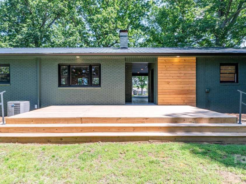 155 Mcallister Road, Statesville, NC 28625.  MLS# CAR4273725, YatesRealty ID 6510. 