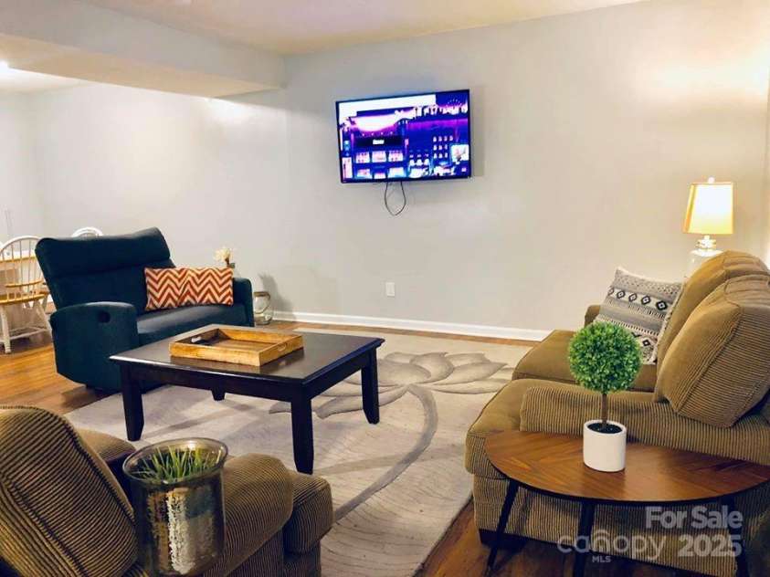 9404 Robert Burns Court, Charlotte, NC 28213.  MLS# CAR4245517, YatesRealty ID 6511. 