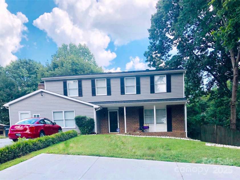 9404 Robert Burns Court, Charlotte, NC 28213.  MLS# CAR4245517, YatesRealty ID 6511. 9404 ROBERT BURNS CT