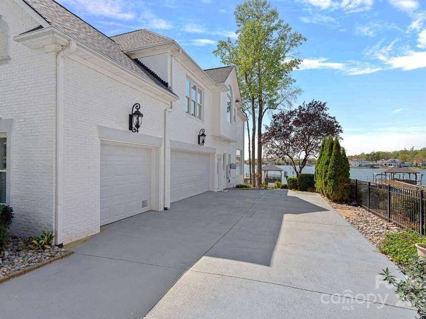 115 Jade Spring Court, Mooresville, NC 28117.  MLS# CAR4239808, YatesRealty ID 6512. 3 Car Garage
