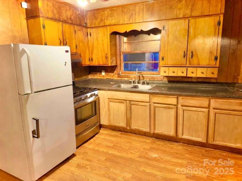 1930 Mountain Brook Drive, Gastonia, NC 28052.  MLS# CAR4331538, YatesRealty ID 6512. Kitchen
