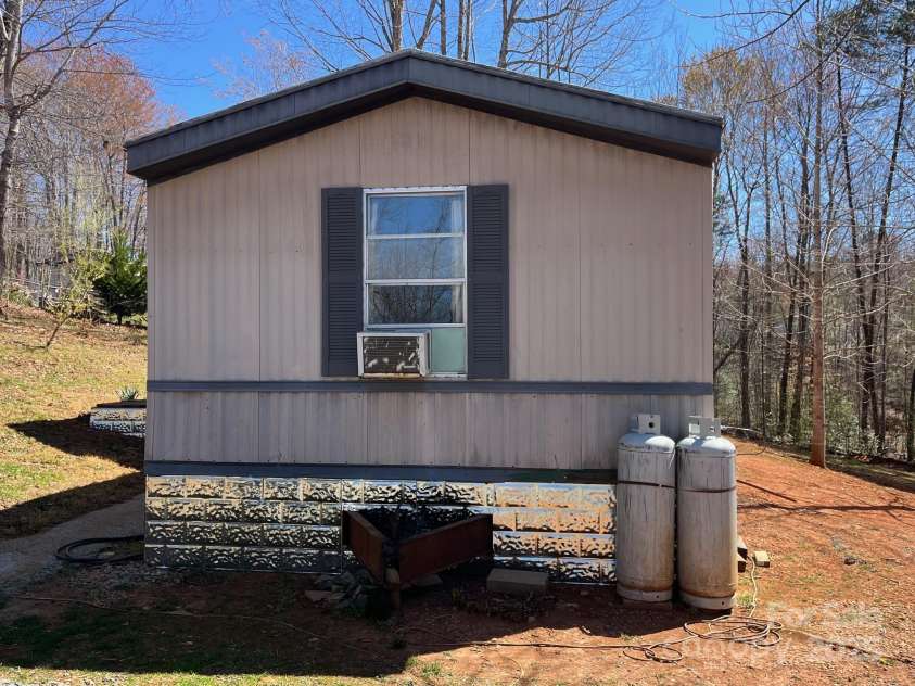 127 Squirrel Hollow Drive, Marion, NC 28752.  MLS# CAR4237807, YatesRealty ID 6513. 