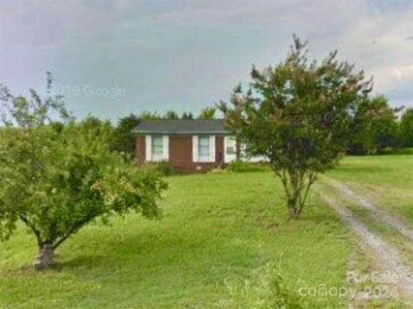 432 Red Barn Road, Lexington, NC 27292.  MLS# CAR4190868, YatesRealty ID 6514. 