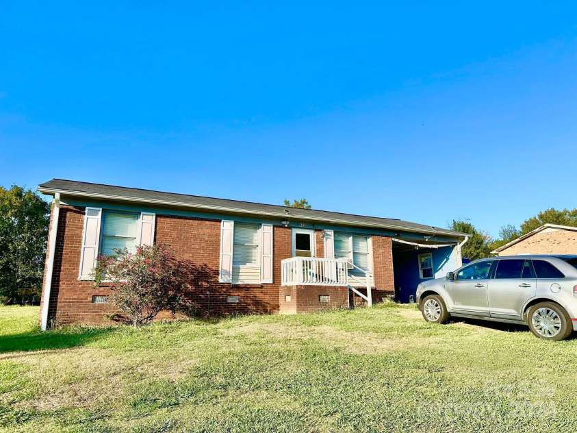 432 Red Barn Road, Lexington, NC 27292.  MLS# CAR4190868, YatesRealty ID 6514. 