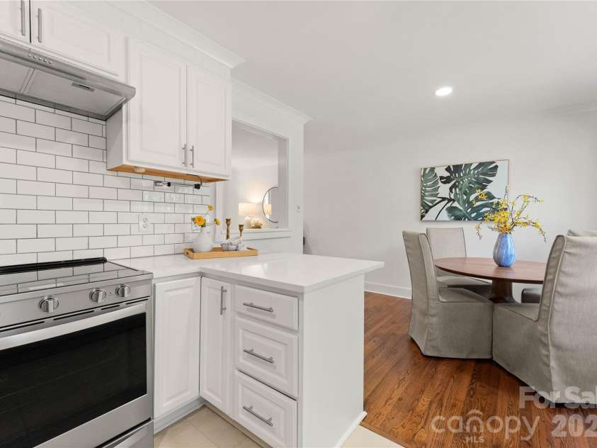 5100 White Oak Road, Charlotte, NC 28210.  MLS# CAR4361627, YatesRealty ID 6514. 