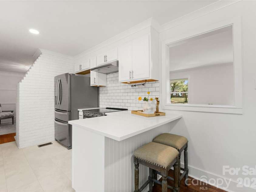 5100 White Oak Road, Charlotte, NC 28210.  MLS# CAR4361627, YatesRealty ID 6514. 