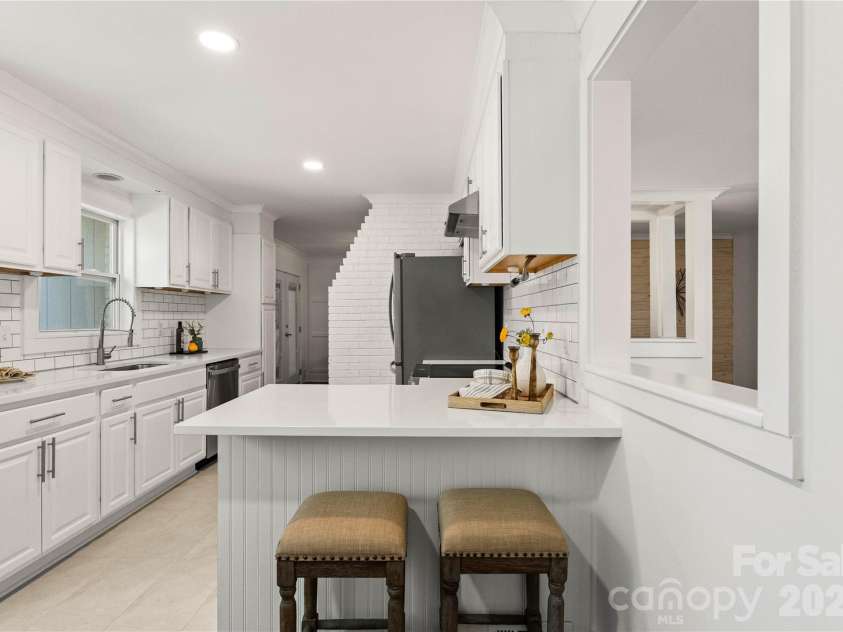 5100 White Oak Road, Charlotte, NC 28210.  MLS# CAR4361627, YatesRealty ID 6514. 
