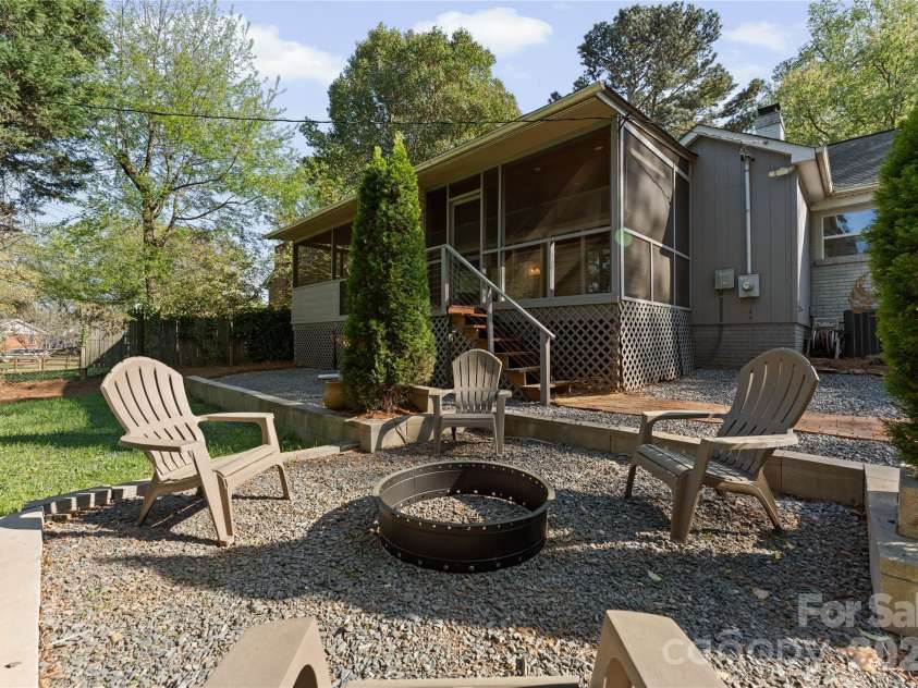 5100 White Oak Road, Charlotte, NC 28210.  MLS# CAR4361627, YatesRealty ID 6514. 