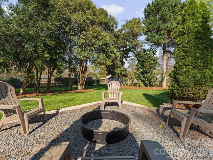 5100 White Oak Road, Charlotte, NC 28210.  MLS# CAR4361627, YatesRealty ID 6514. 