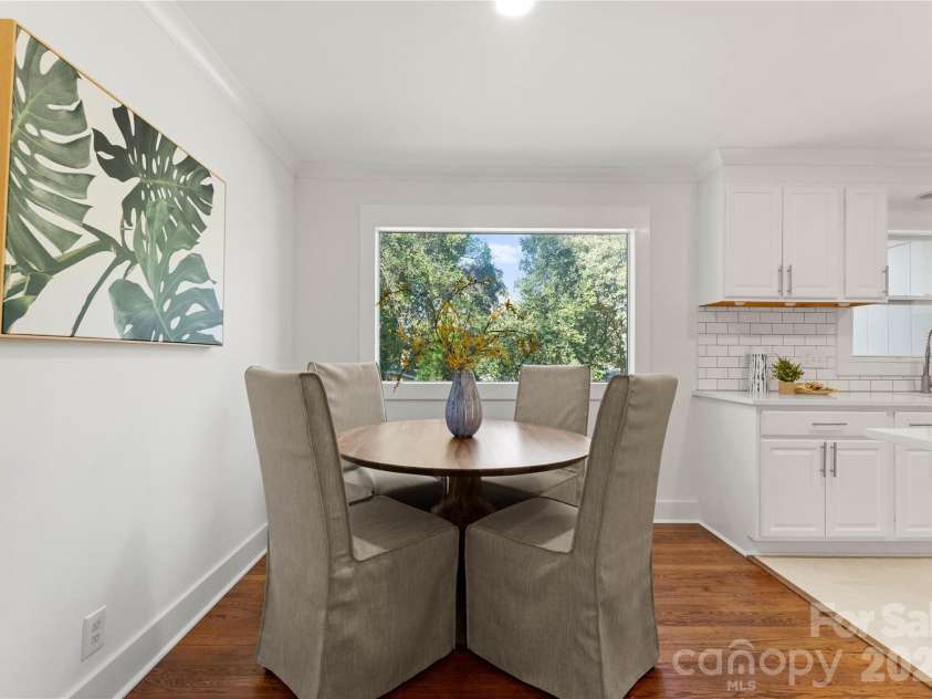 5100 White Oak Road, Charlotte, NC 28210.  MLS# CAR4361627, YatesRealty ID 6514. Dining Area