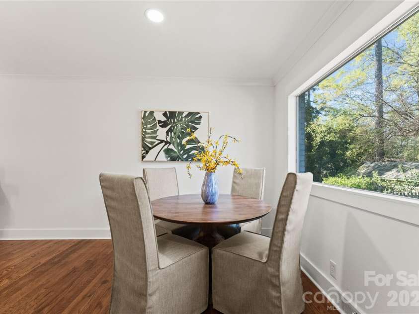 5100 White Oak Road, Charlotte, NC 28210.  MLS# CAR4361627, YatesRealty ID 6514. Dining Area