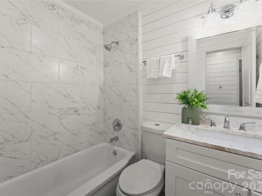 5100 White Oak Road, Charlotte, NC 28210.  MLS# CAR4361627, YatesRealty ID 6514. Guest Bathroom