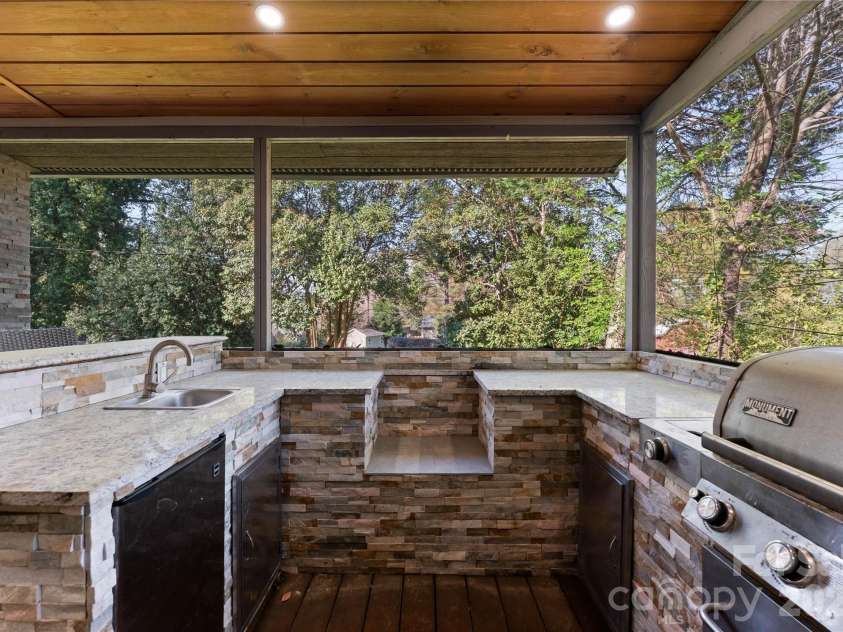 5100 White Oak Road, Charlotte, NC 28210.  MLS# CAR4361627, YatesRealty ID 6514. Outdoor Kitchen