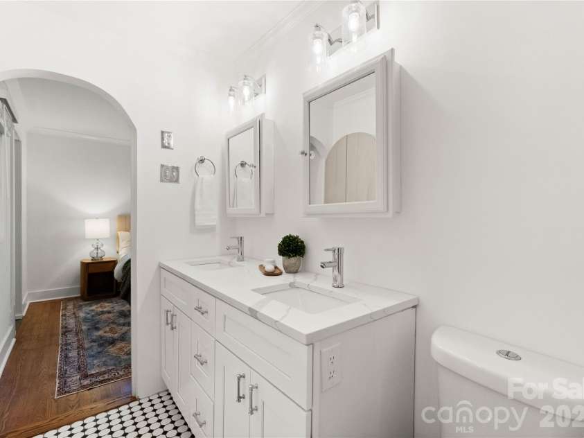 5100 White Oak Road, Charlotte, NC 28210.  MLS# CAR4361627, YatesRealty ID 6514. Primary Bathroom